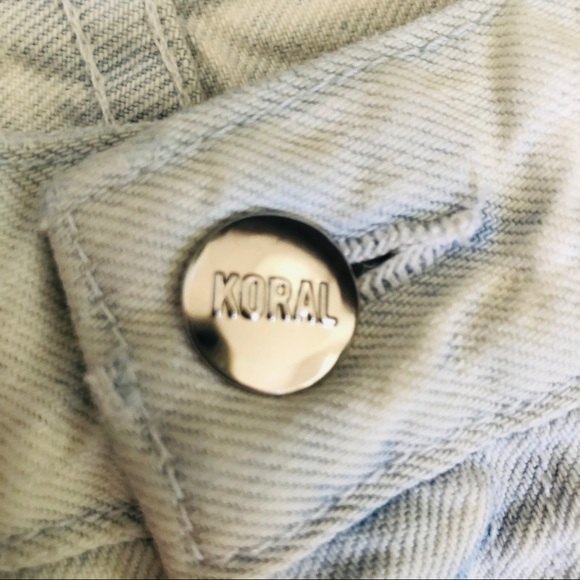 KORAL Women’s Size 24 Relaxed Distressed Skinny Jeans in Ice Wash - Picture 4 of 13